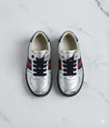 Sneaker Argento con Strisce Gucci — Gucci